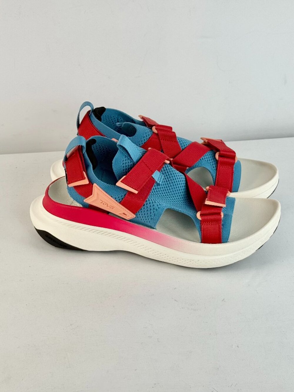 Women's 10 - Teva Aventrail Blue & Red Trail Running Sandal - 1156131